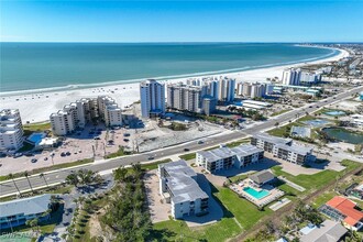 6655 Estero Blvd in Fort Myers Beach, FL - Foto de edificio - Building Photo