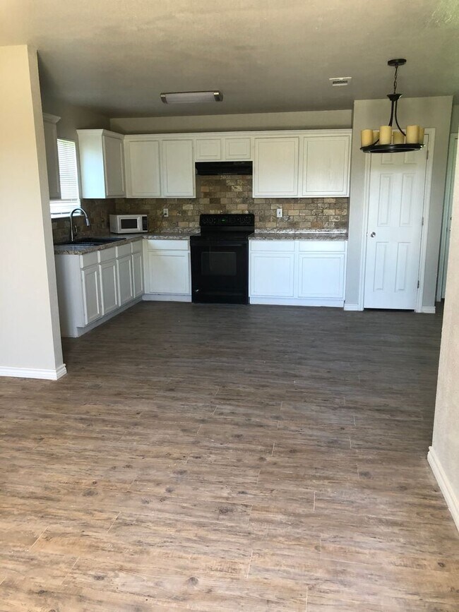 301 Thornton St in Merkel, TX - Building Photo - Building Photo