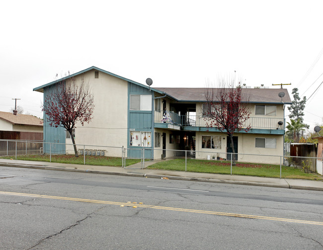 1135 W Inyo Ave in Tulare, CA - Building Photo - Building Photo