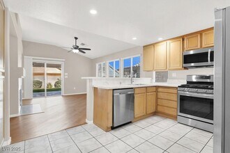 5244 Velazco Ln in Las Vegas, NV - Building Photo - Building Photo