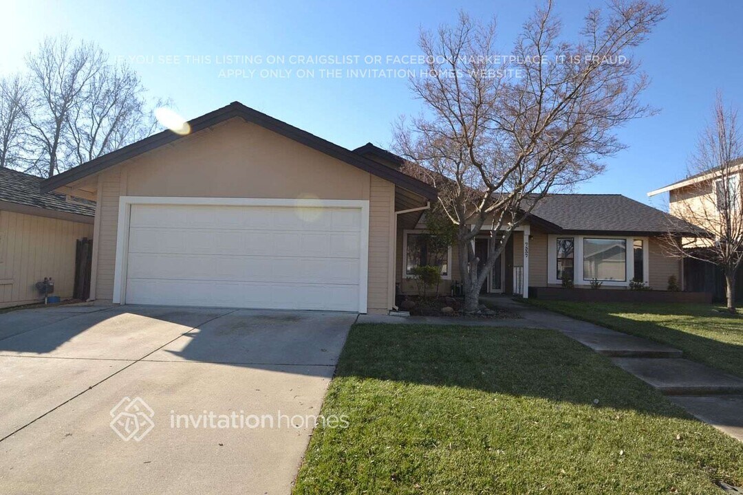 7337 Holworthy Way in Sacramento, CA - Building Photo