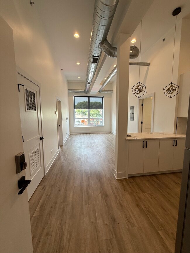 4735 N Artesian Ave, Unit 4731 -205 in Chicago, IL - Building Photo - Building Photo