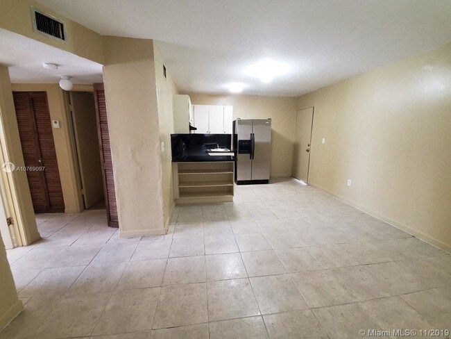131 NW 77th St-Unit -2 in Miami, FL - Foto de edificio - Building Photo
