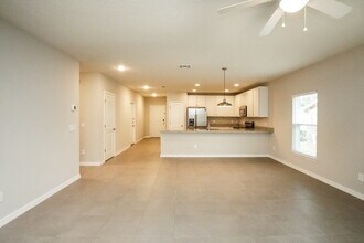 18 Peterlee Ct in Poinciana, FL - Foto de edificio - Building Photo