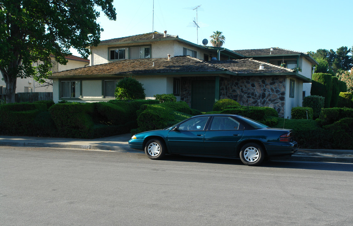 1022 Valerian Way in Sunnyvale, CA - Building Photo