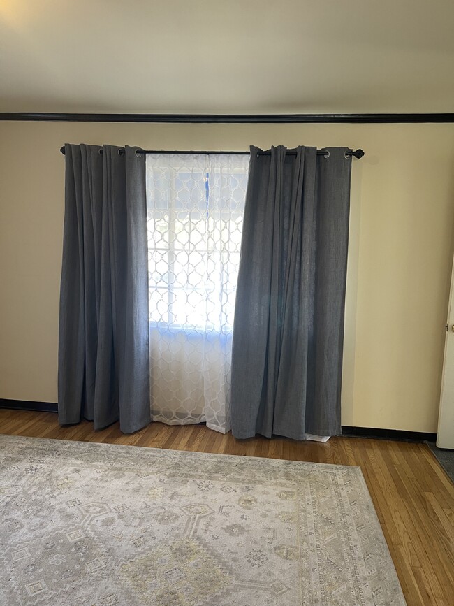 1431 1/2 N Allen Ave, Unit Studio with full kitchen