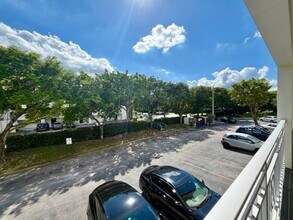 11201 NW 89th St in Doral, FL - Building Photo - Building Photo