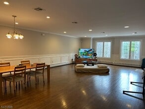 46 Skymark Ct in Upper Saddle River, NJ - Building Photo - Building Photo