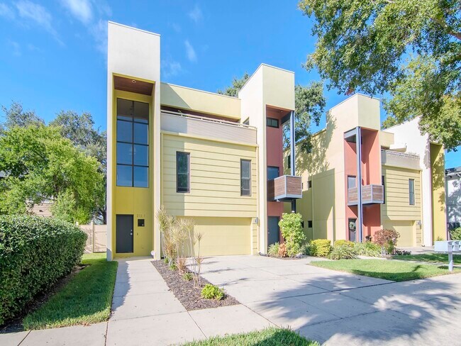 property at 213 S Moody Ave