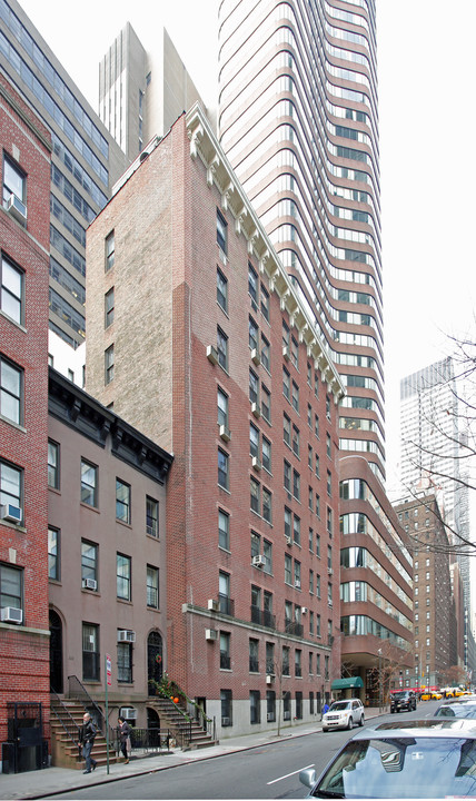 212 East 48th Street in New York, NY - Building Photo