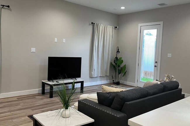 3208 Bostic St in Houston, TX - Foto de edificio - Building Photo