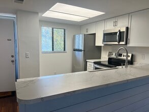 4487 Holly Tree Rd in Wilmington, NC - Foto de edificio - Building Photo