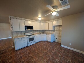 930 E Linwood Ave in Turlock, CA - Building Photo - Building Photo