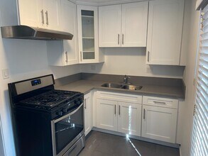 955 Hyperion Ave in Los Angeles, CA - Building Photo - Building Photo