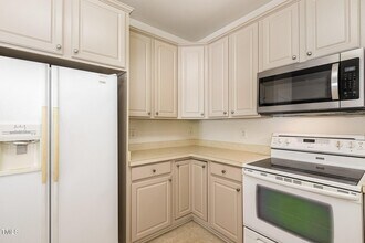 4002 Cherry Blossom Cir in Durham, NC - Building Photo - Building Photo