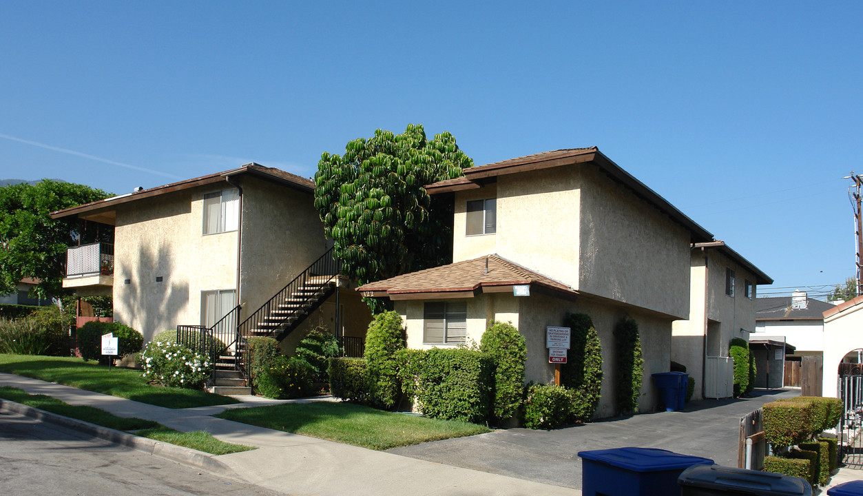 122 N Primrose Ave in Monrovia, CA - Foto de edificio