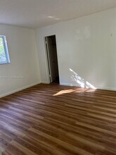 17330 SW 109th Ave in Miami, FL - Building Photo - Building Photo