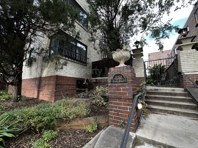 1050 Logan St in Denver, CO - Building Photo - Building Photo