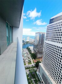 55 SE 6th St, Unit 4008 in Miami, FL - Foto de edificio - Building Photo