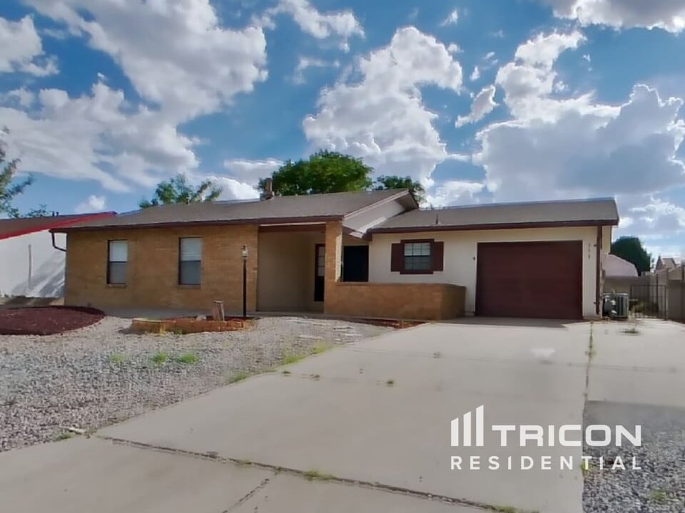 351 Western Hills Dr SE in Rio Rancho, NM - Building Photo
