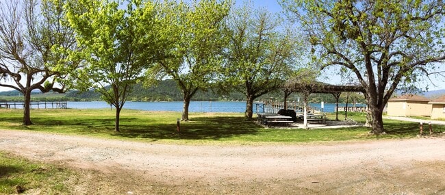 4950 Beach Ave in Clearlake, CA - Building Photo - Building Photo