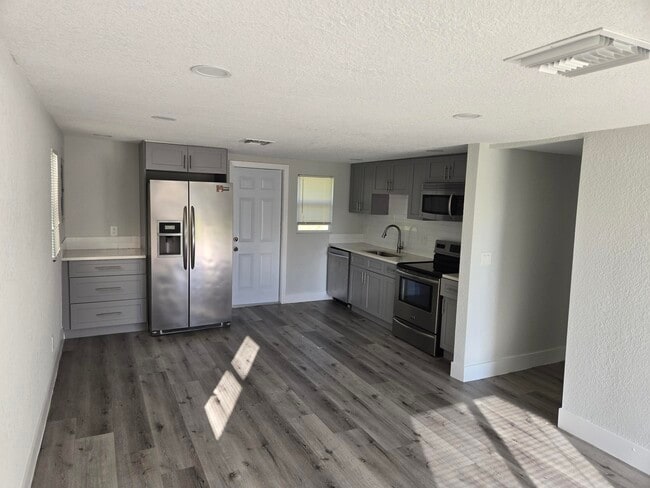 4225 32nd Ave in Vero Beach, FL - Building Photo - Building Photo