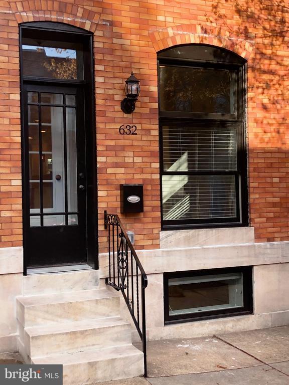 property at 632 S Decker Ave