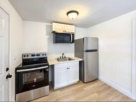 4605 N Hubert Ave in Tampa, FL - Building Photo