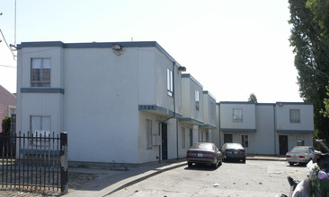 1730 85th Ave in Oakland, CA - Foto de edificio - Building Photo