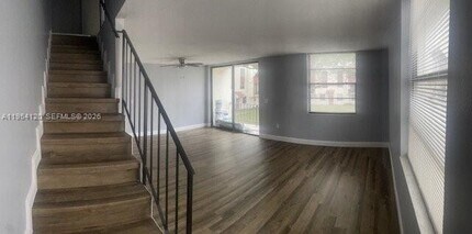 1752 NW 55th Ave in Lauderhill, FL - Foto de edificio - Building Photo