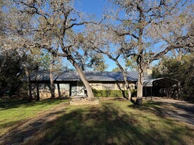 5600 Lakeview Dr in Austin, TX - Building Photo