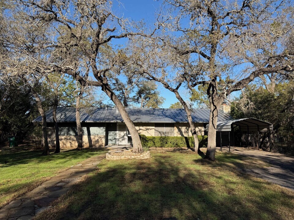 5600 Lakeview Dr in Austin, TX - Building Photo