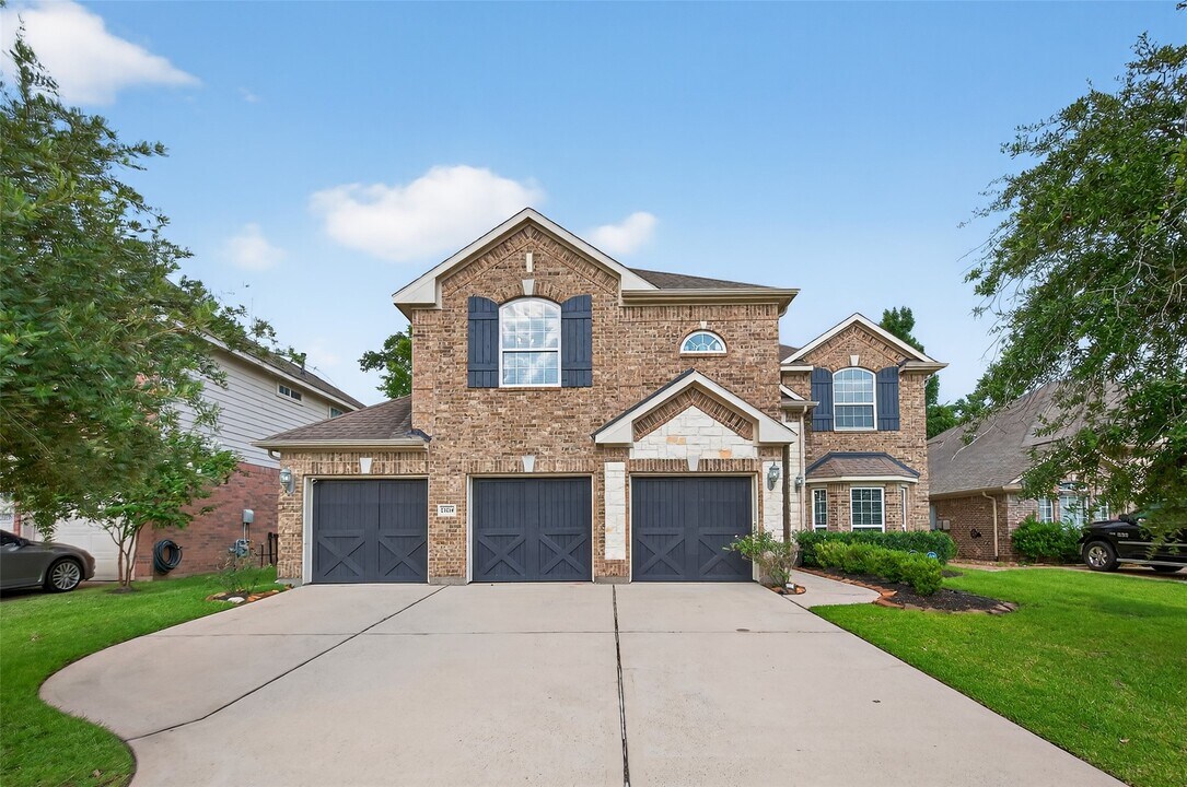 25214 Evergreen Bend Dr in Spring, TX - Building Photo