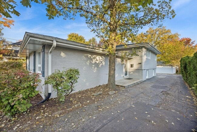 1340 Oak St in Western Springs, IL - Building Photo - Building Photo