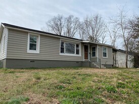 701 W Walnut St in Sylacauga, AL - Building Photo