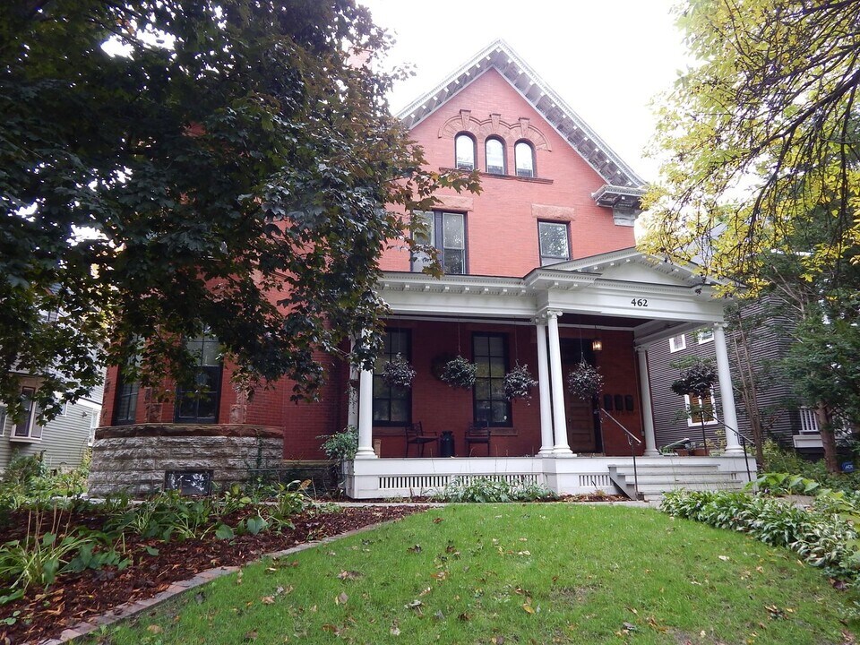462 Holly Ave in St. Paul, MN - Building Photo
