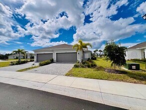 8794 St Kitts Cir in Englewood, FL - Building Photo - Building Photo