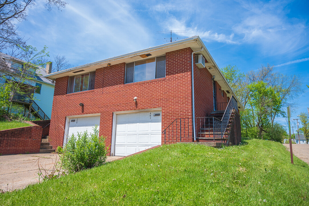 305 15th St NE in Canton, OH - Building Photo