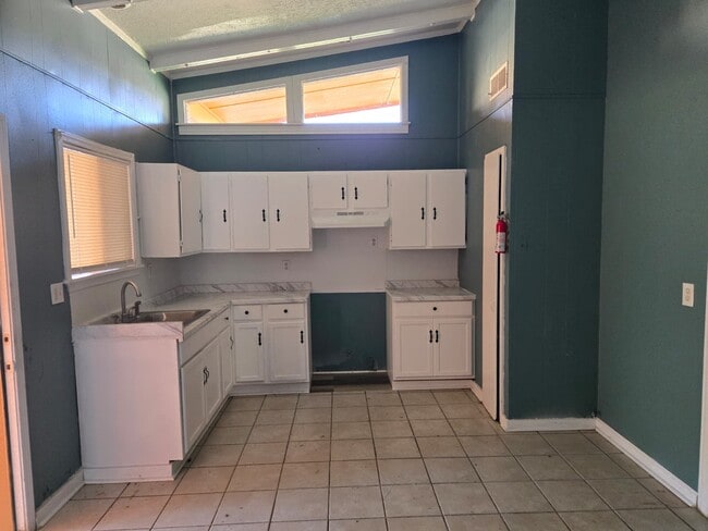 5301 Queen Mary Ln in Jackson, MS - Building Photo - Building Photo