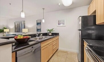 6400 Christie Ave, Unit 4109 in Emeryville, CA - Building Photo - Building Photo