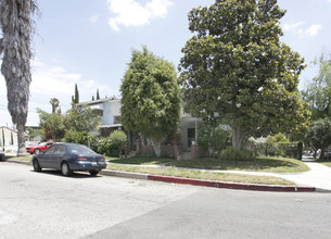 5504 Camellia Ave in North Hollywood, CA - Building Photo - Building Photo