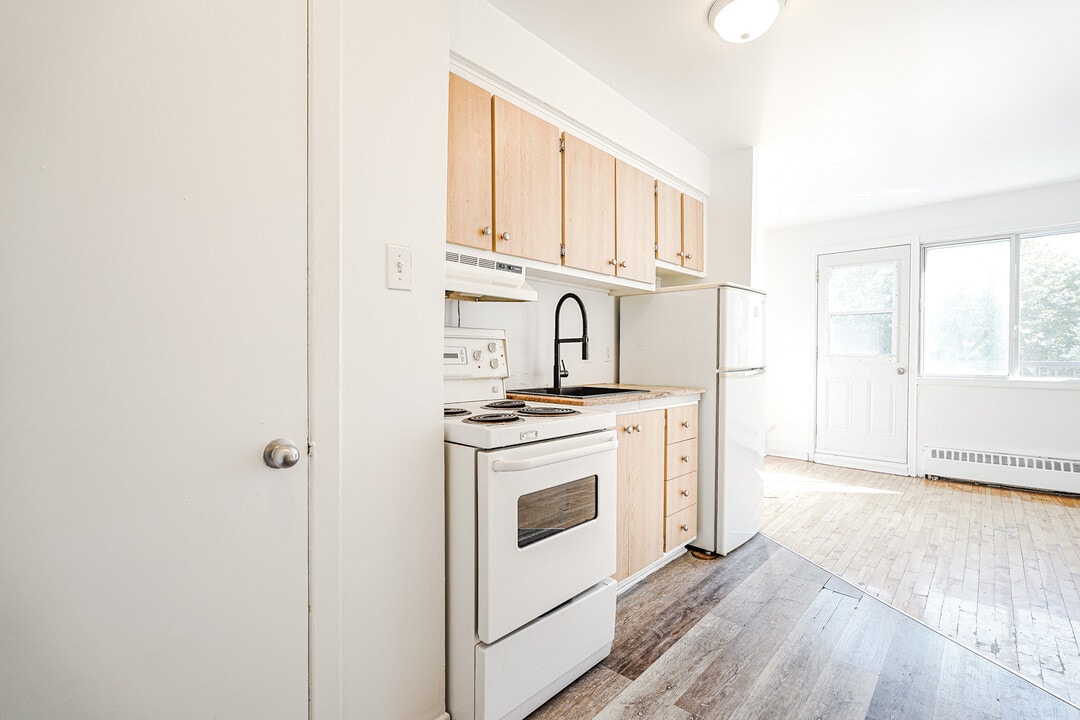 1655 Rue Fleury E in Montréal, QC - Building Photo