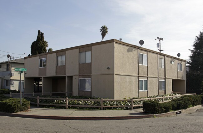 798 Memorial Way in Hayward, CA - Building Photo - Building Photo