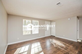 5176 Martins Crossing Rd in Stone Mountain, GA - Building Photo - Building Photo