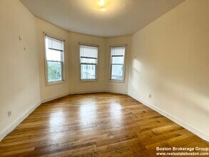 733 Parker St, Unit 2 in Boston, MA - Building Photo - Building Photo