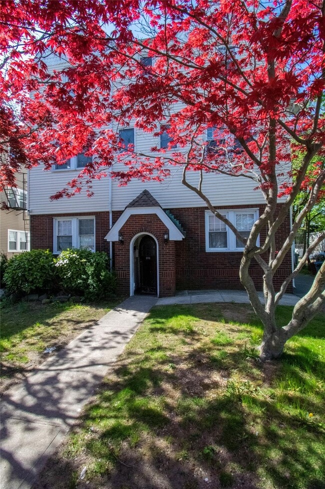 840 Seaman Ave in Baldwin, NY - Building Photo - Building Photo