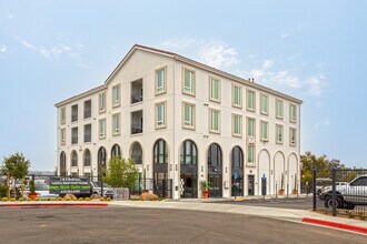Camden Hillcrest in San Diego, CA - Building Photo - Building Photo