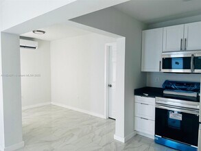 228 SE 9th Ct in Hallandale Beach, FL - Building Photo - Building Photo