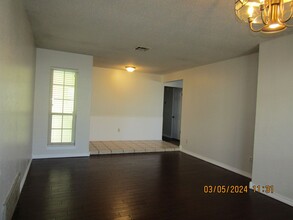 4502 NE Highlander Cir in Lawton, OK - Foto de edificio - Building Photo