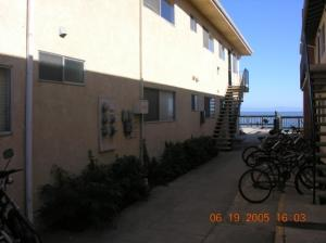 6565 Del Playa Dr in Isla Vista, CA - Building Photo